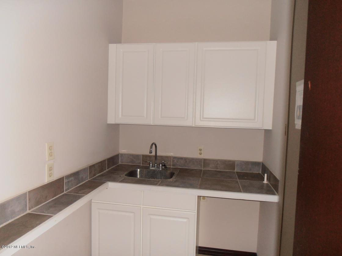 9471 Baymeadows Road, Unit 103 Jacksonville, FL 32256 - Photo 10 of 11 Kitchenette