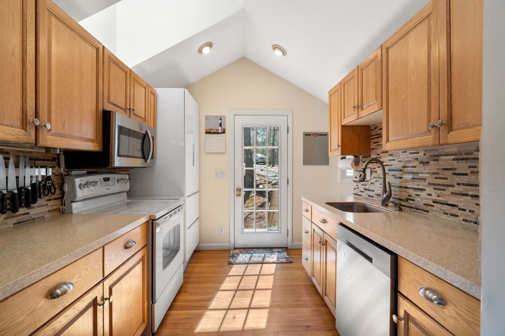 42 Ridgewood Road Groton, MA 01450 - Photo 18 of 35
