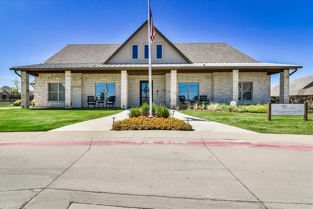 a view of a back yard of the house