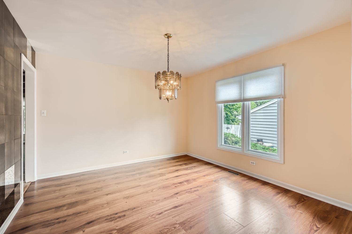 2S170 Stratford Road Glen Ellyn, IL 60137 - Photo 5 of 14