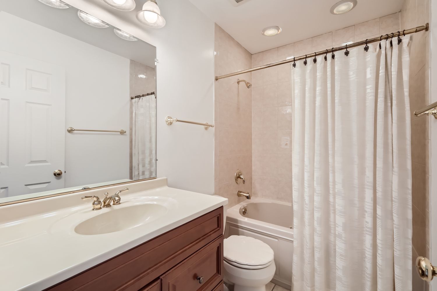 2S170 Stratford Road Glen Ellyn, IL 60137 - Photo 8 of 14