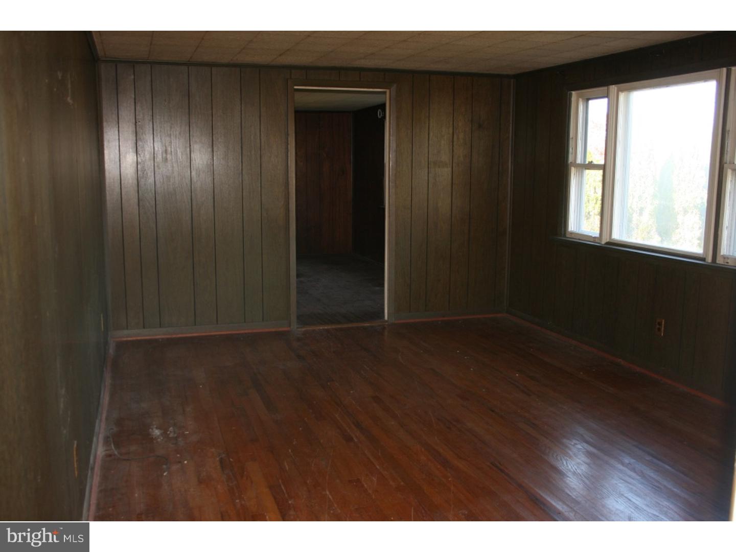 614 Cherry Road Hatfield, PA 19440 - Photo 3 of 24 Living Room