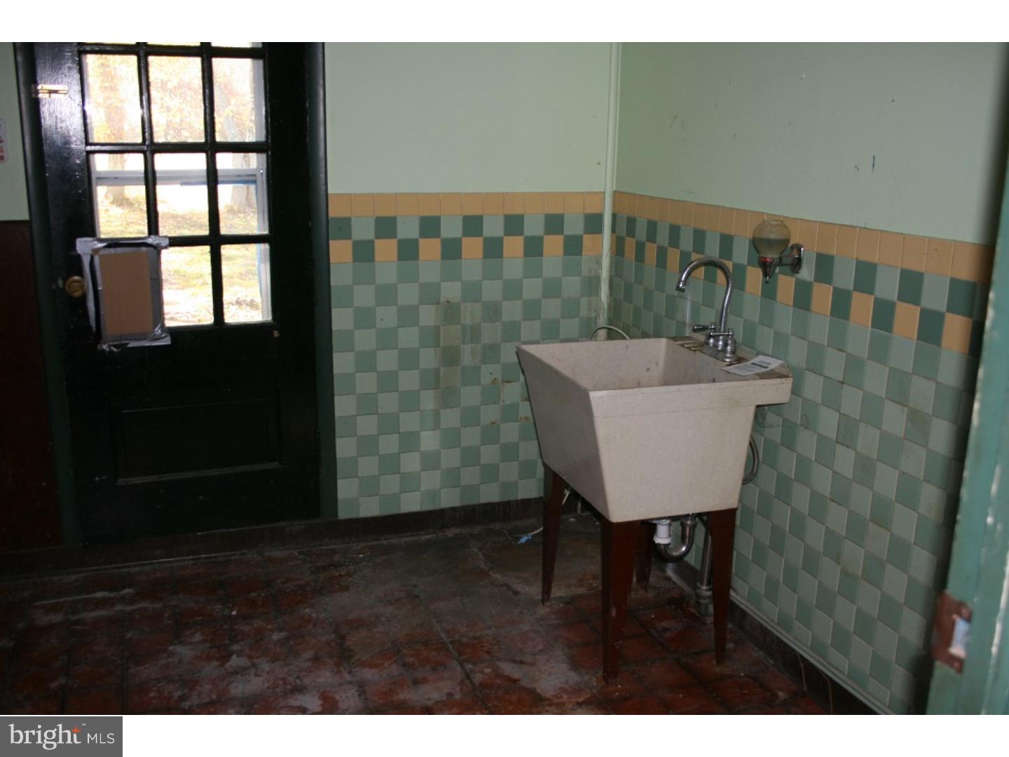 614 Cherry Road Hatfield, PA 19440 - Photo 8 of 24 Laundry Room
