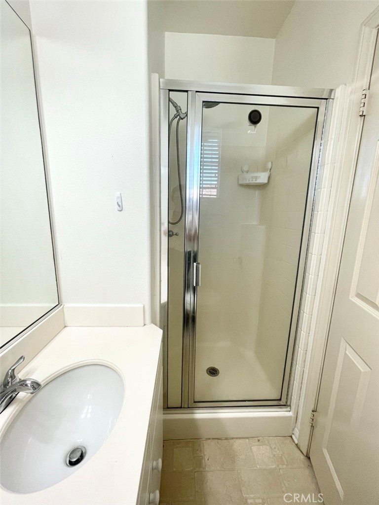 65 Passage Irvine, CA 92603 - Photo 28 of 28 a bathroom with a tub