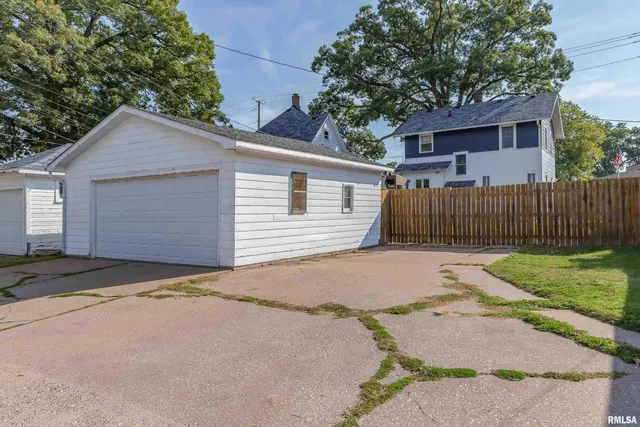 $153,000 | 1610 30th Street, Rock Island, IL 61201