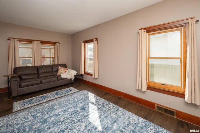 $153,000 | 1610 30th Street, Rock Island, IL 61201