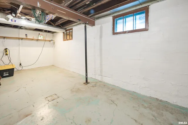 $153,000 | 1610 30th Street, Rock Island, IL 61201