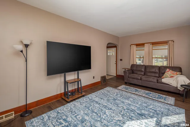 $153,000 | 1610 30th Street, Rock Island, IL 61201