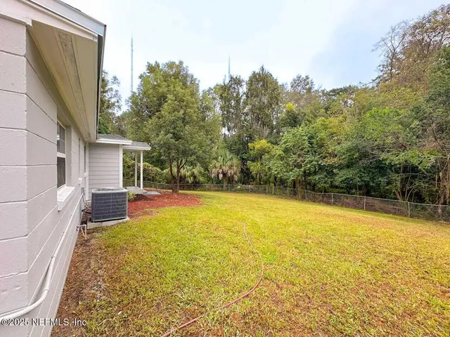 a view of back yard of the house