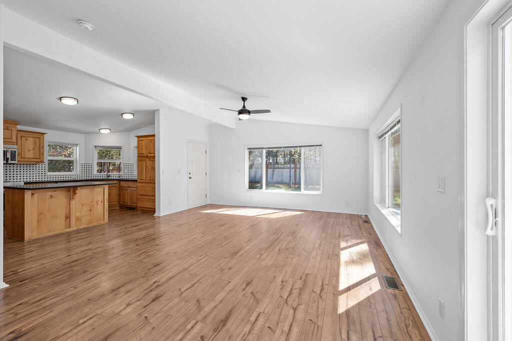 55053 Tamarack Road Bend, OR 97707 - Photo 12 of 41 12