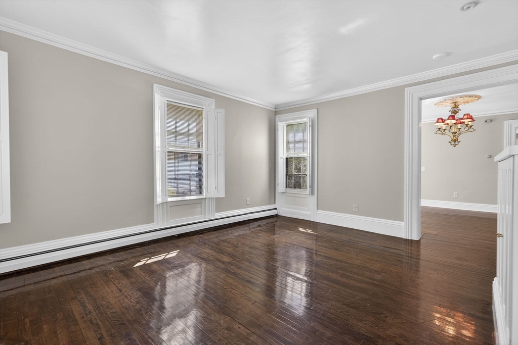 12 Crown Street Worcester, MA 01609 - Photo 4 of 42