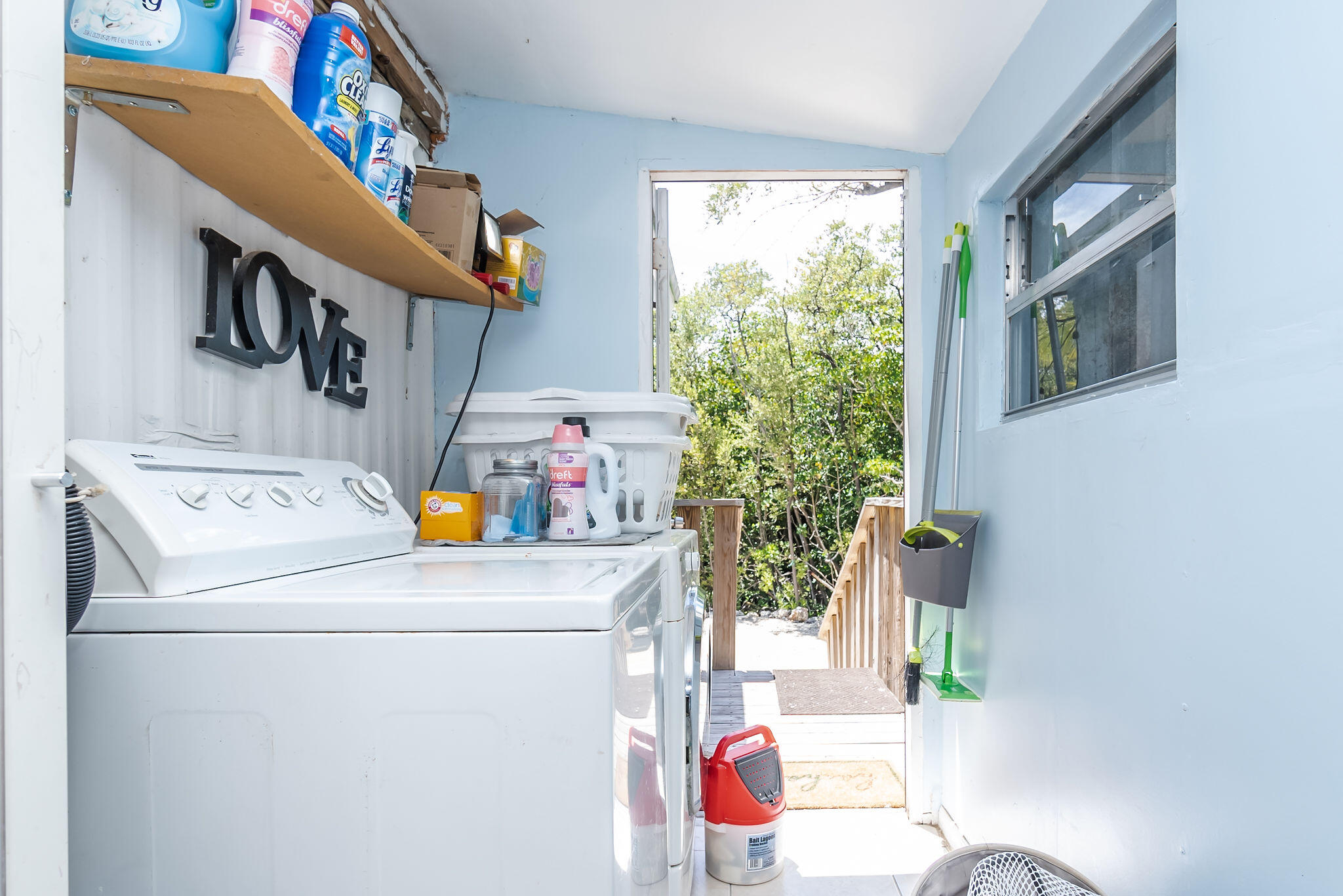 255 Cuba Road Tavernier, FL 33070 - Photo 17 of 32 Laundry Room