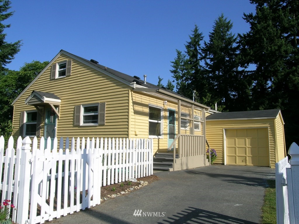 6819 174th Street Southwest Edmonds, WA 98026 - Photo 2 of 15 Gallery Image 2