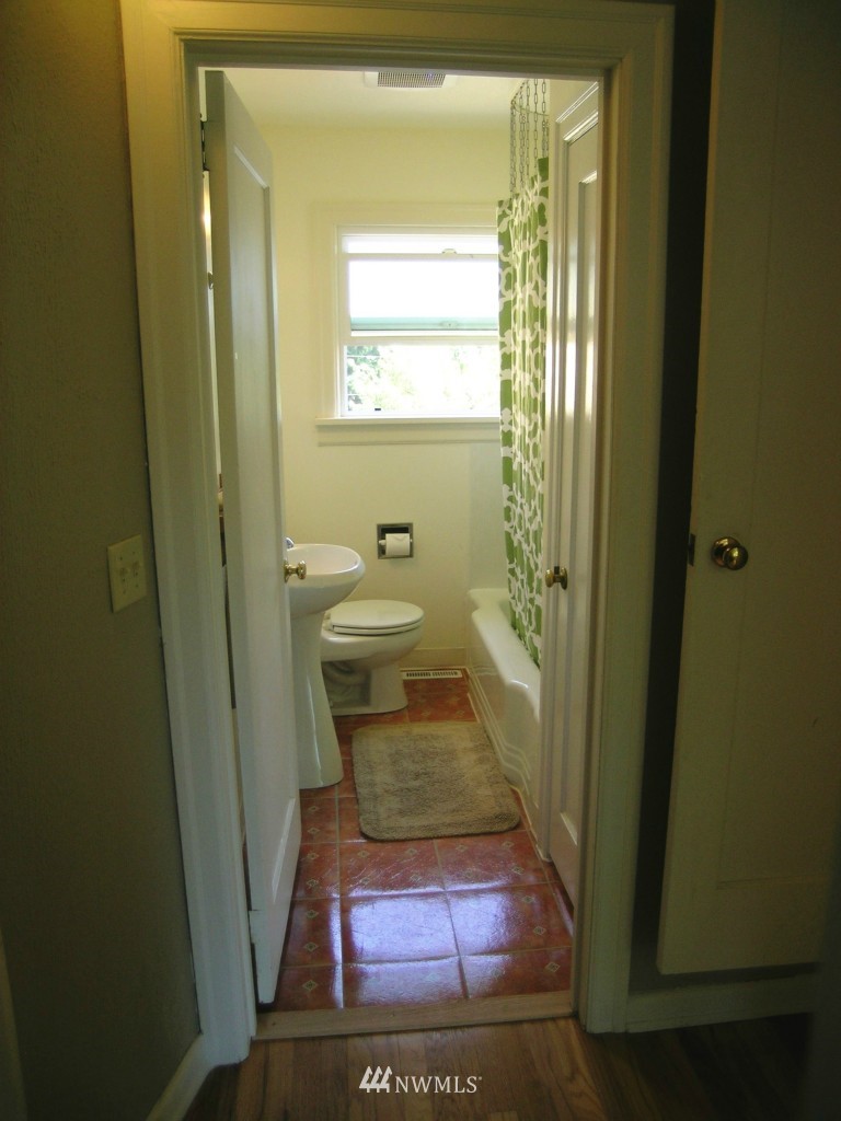 6819 174th Street Southwest Edmonds, WA 98026 - Photo 12 of 15 Gallery Image 12