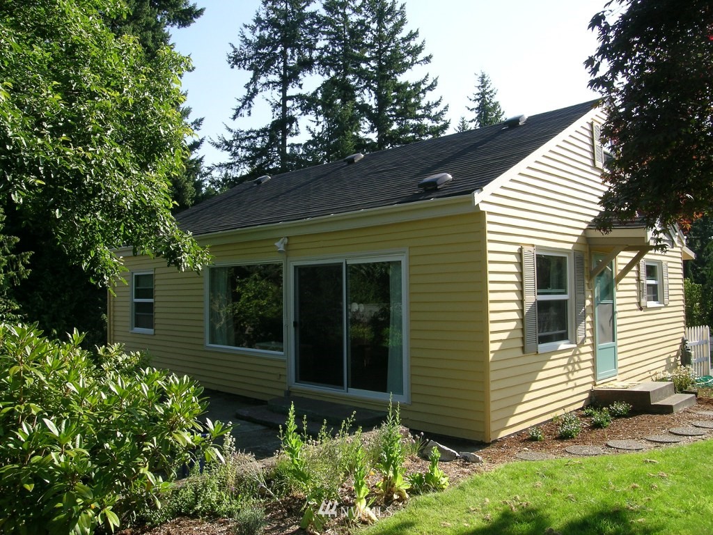 6819 174th Street Southwest Edmonds, WA 98026 - Photo 4 of 15 Gallery Image 4