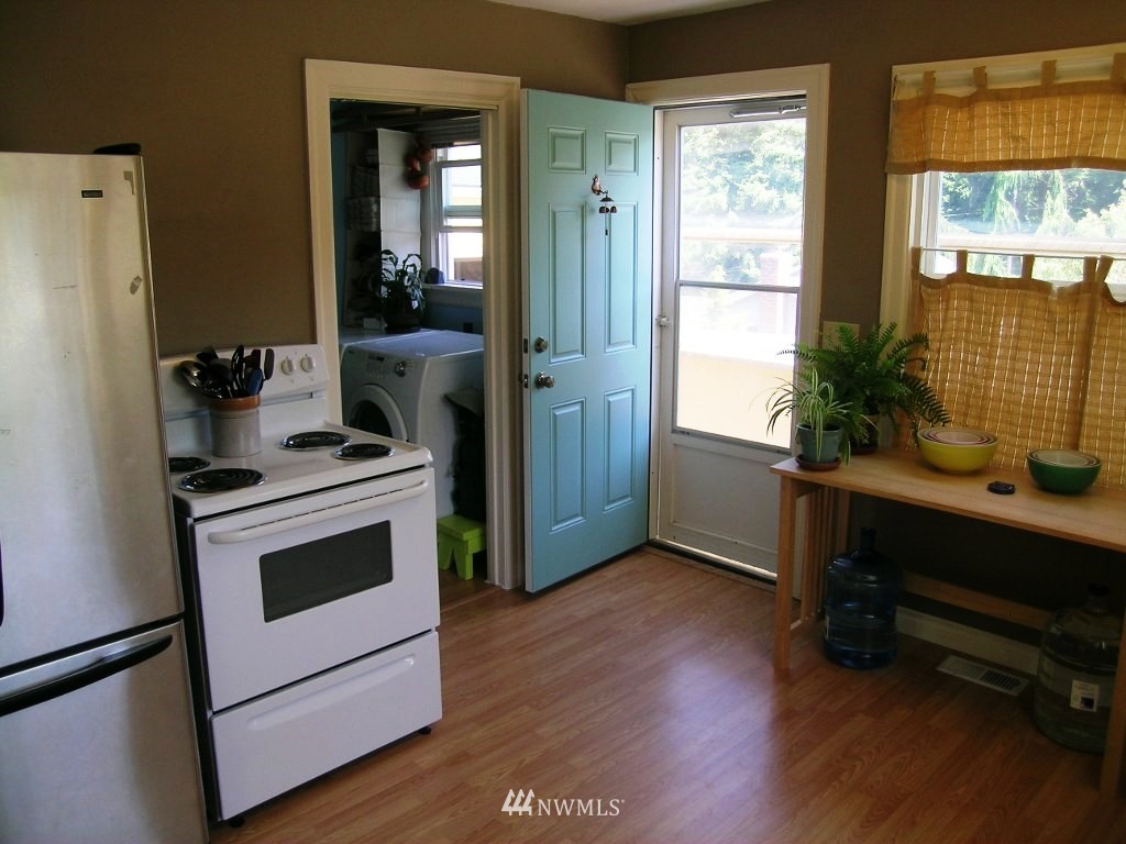 6819 174th Street Southwest Edmonds, WA 98026 - Photo 5 of 15 Gallery Image 5