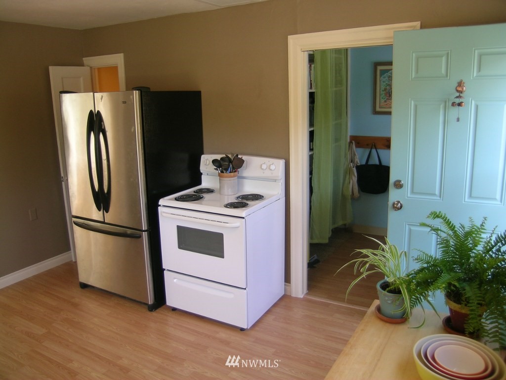 6819 174th Street Southwest Edmonds, WA 98026 - Photo 6 of 15 Gallery Image 6