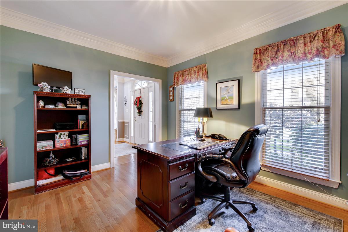 18267 Wickham Road Olney, MD 20832 - Photo 13 of 107 Sunny main floor Office