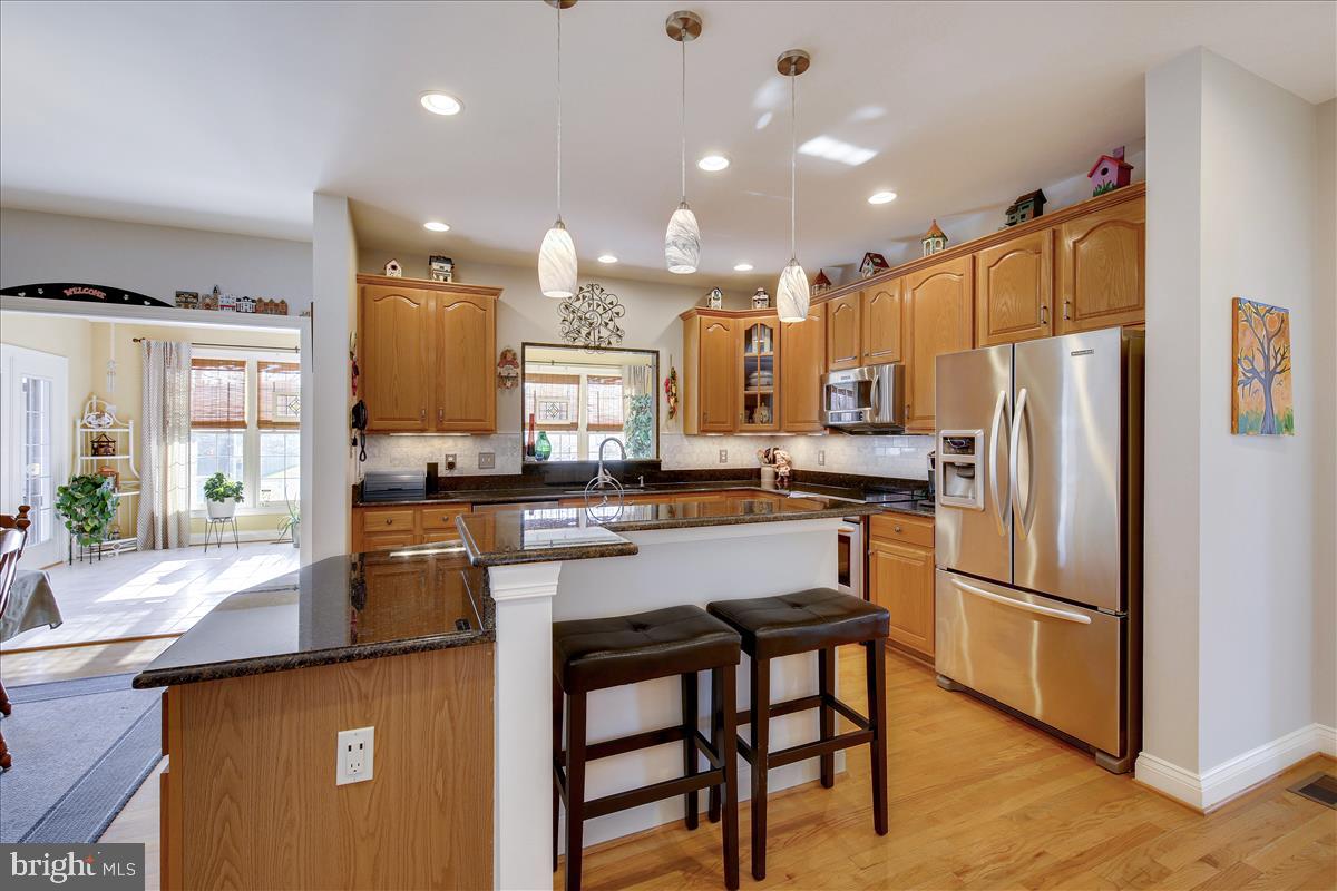 18267 Wickham Road Olney, MD 20832 - Photo 20 of 107 Eat-at bar on large Kitchen Island