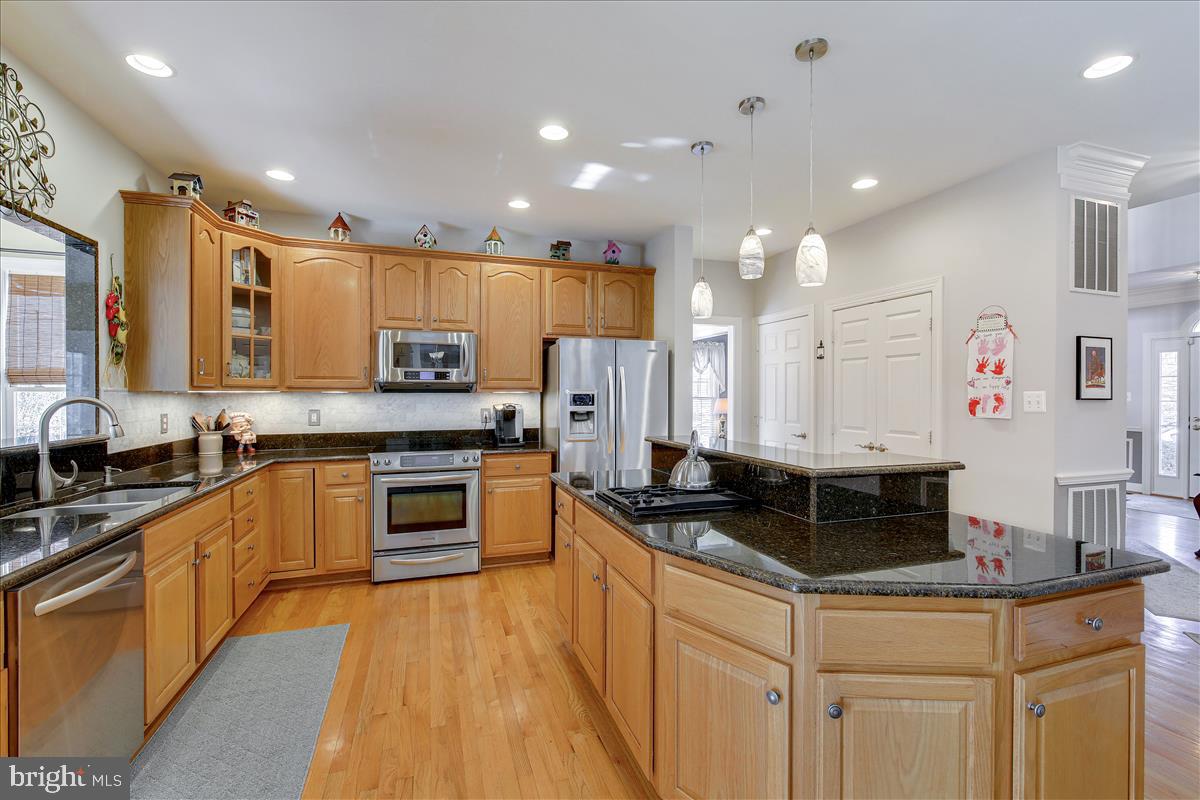 18267 Wickham Road Olney, MD 20832 - Photo 21 of 107 Beautiful, updated Kitchen