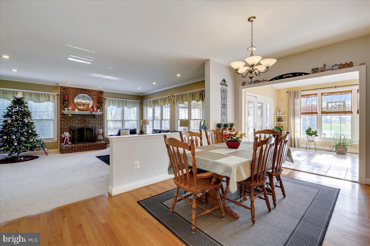 18267 Wickham Road Olney, MD 20832 - Photo 24 of 107 Eat-in Kitchen