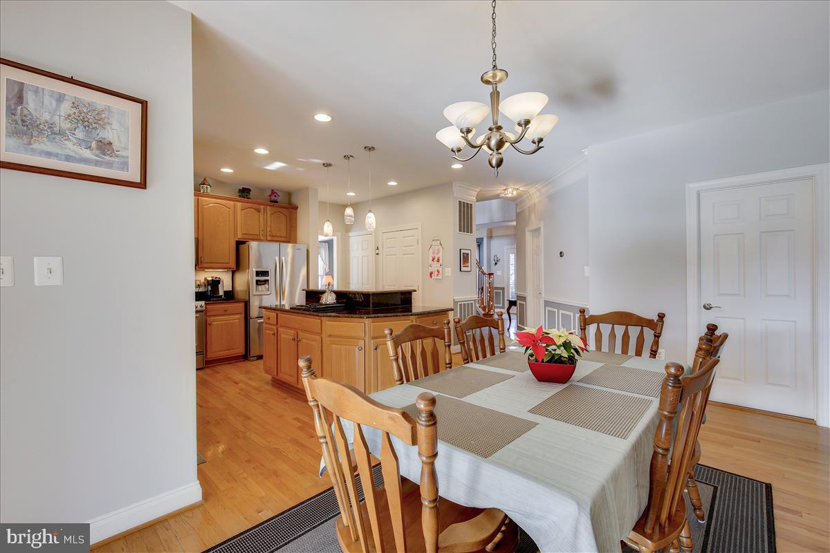 18267 Wickham Road Olney, MD 20832 - Photo 25 of 107 Spacious open concept Kitchen