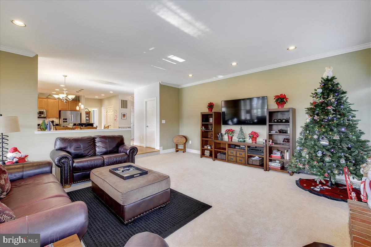 18267 Wickham Road Olney, MD 20832 - Photo 27 of 107 Large, open Family Room
