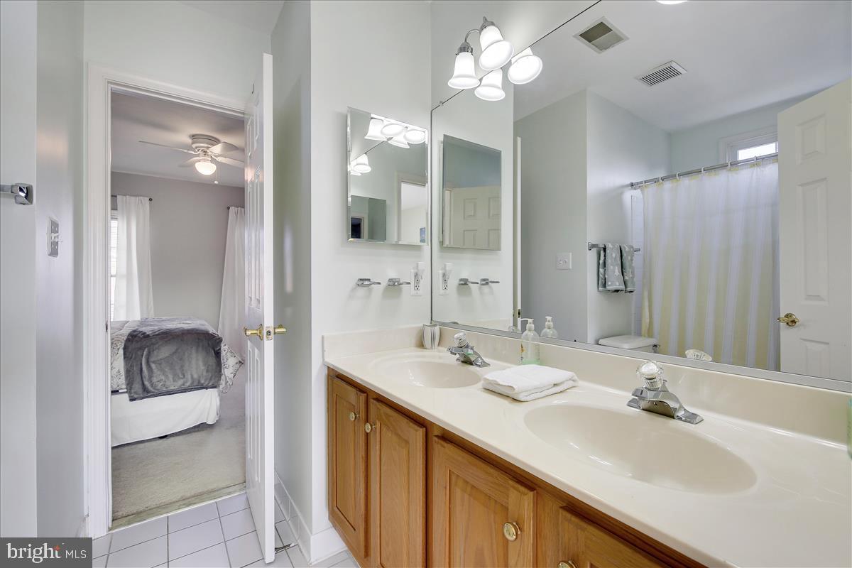 18267 Wickham Road Olney, MD 20832 - Photo 61 of 107 Jack & Jill Bathroom between Bedroom 3 & 4