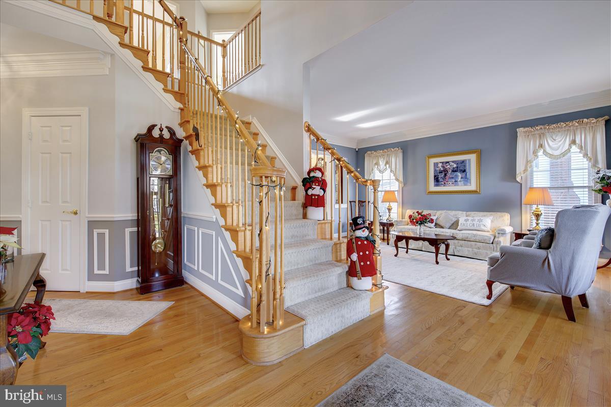 18267 Wickham Road Olney, MD 20832 - Photo 10 of 107 Bright, open two story Foyer