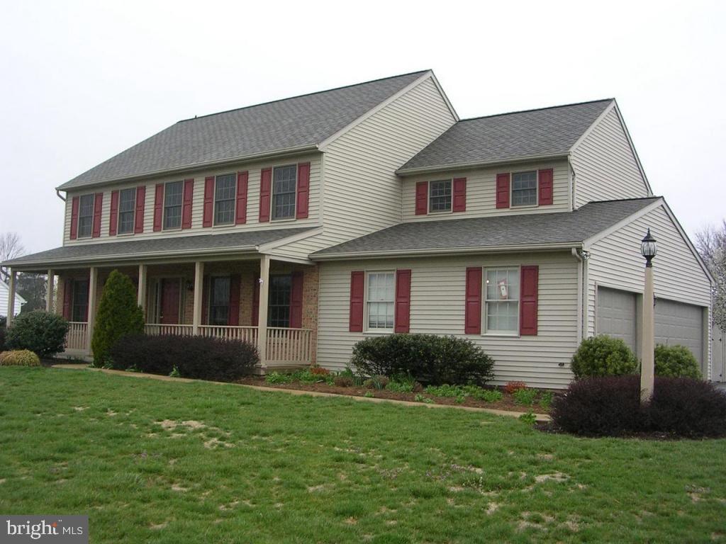 15 Royal Drive Lititz, PA 17543 - Photo 1 of 10