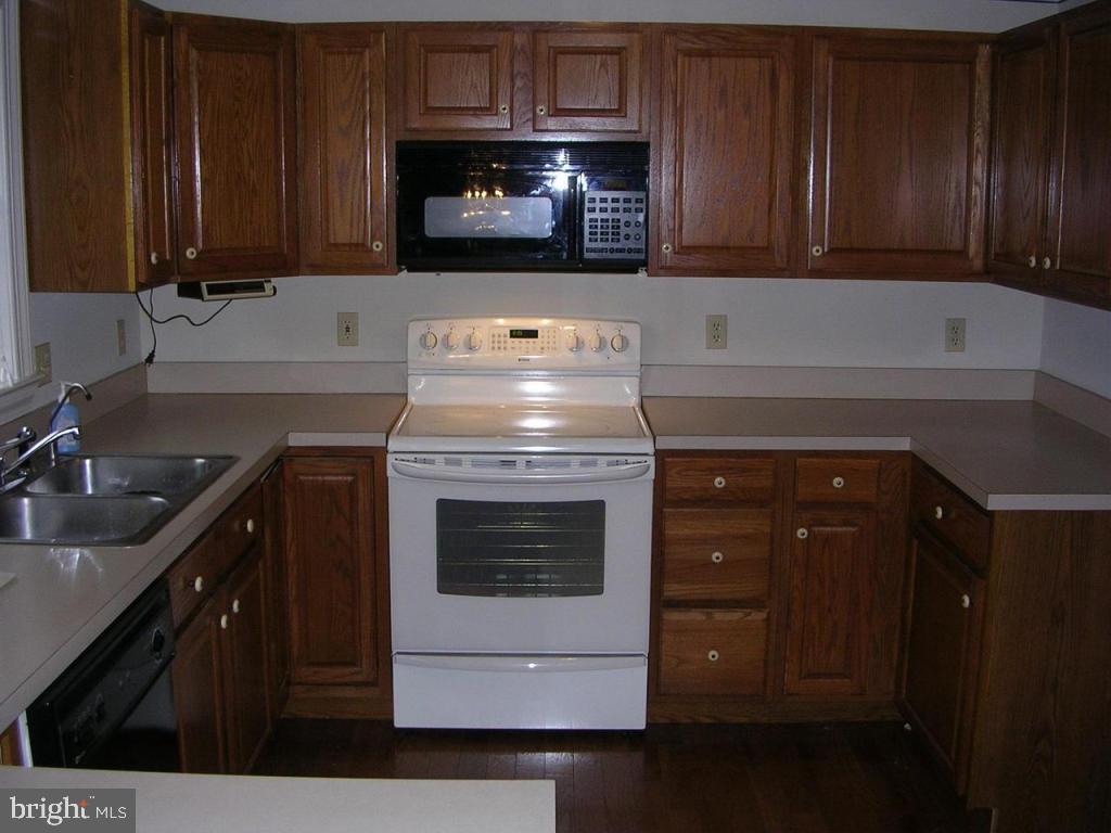 15 Royal Drive Lititz, PA 17543 - Photo 2 of 10