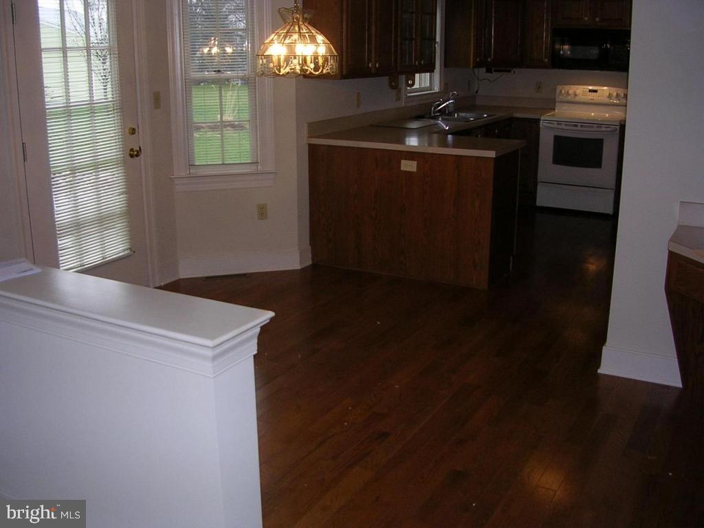15 Royal Drive Lititz, PA 17543 - Photo 3 of 10