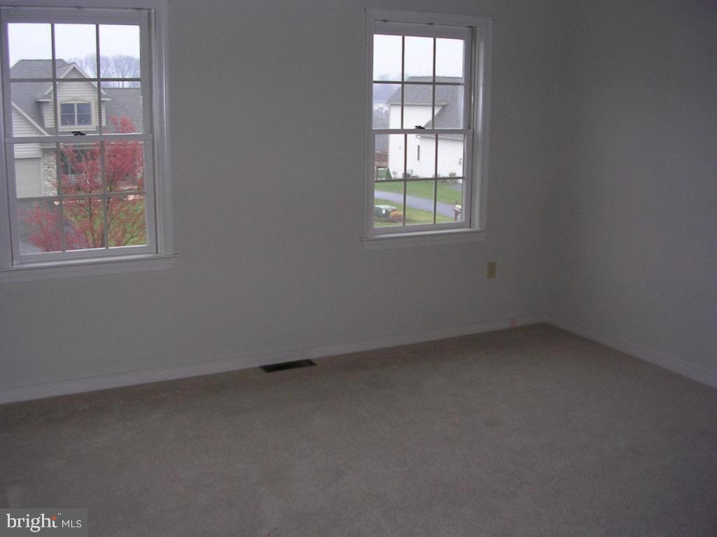 15 Royal Drive Lititz, PA 17543 - Photo 8 of 10