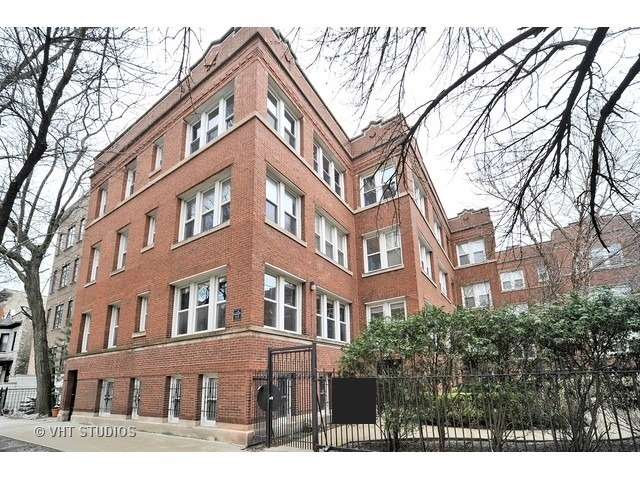 725 West Buckingham Place, Unit 1 Chicago, IL 60657 - Photo 1 of 12 a front view of a building