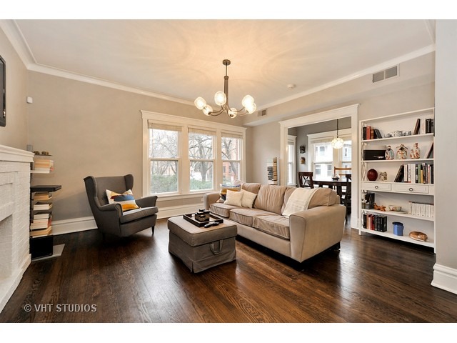 725 West Buckingham Place, Unit 1 Chicago, IL 60657 - Photo 3 of 12 a living room with furniture window and wooden floor