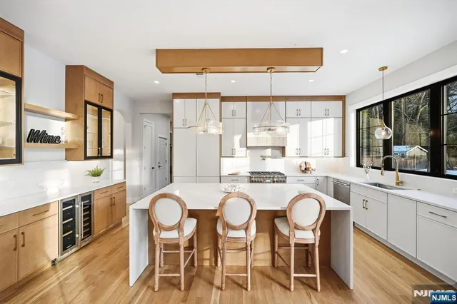 $2,725,000 | 3 Parker Court, Florham Park, NJ 07932