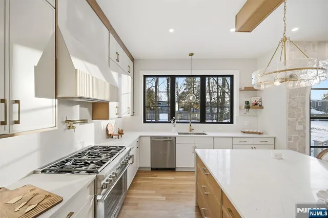 $2,725,000 | 3 Parker Court, Florham Park, NJ 07932