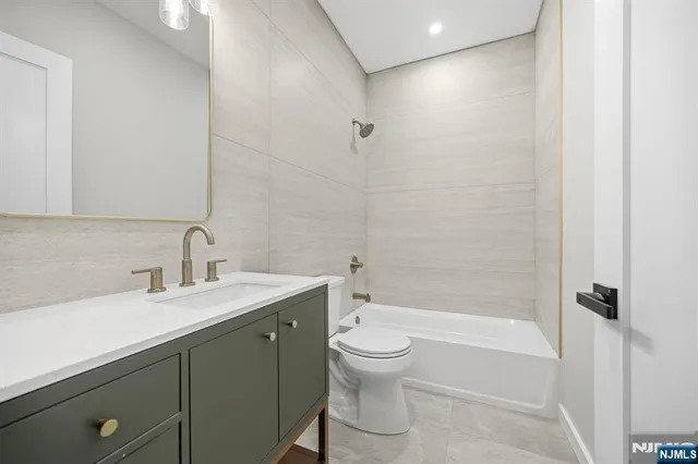 $2,725,000 | 3 Parker Court, Florham Park, NJ 07932