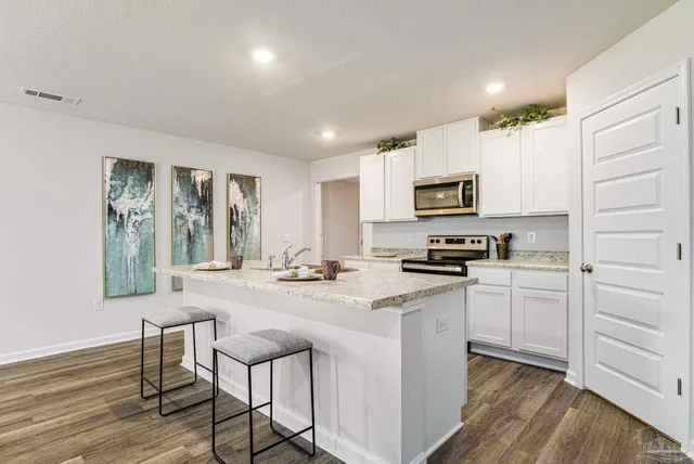 $299,900 | 9328 3 Hollow Road, Jay, FL 32565