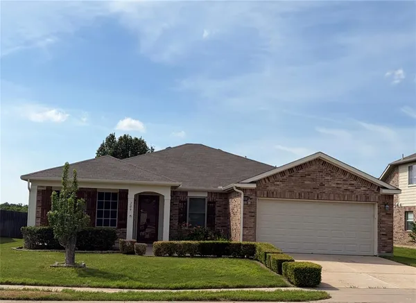 $320,000 | 209 Broken Arrow Lane, Krum, TX 76249