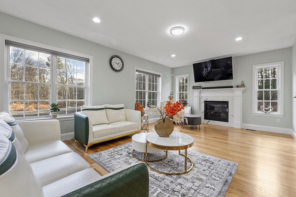 27 Spring Road Westborough, MA 01581 - Photo 8 of 41