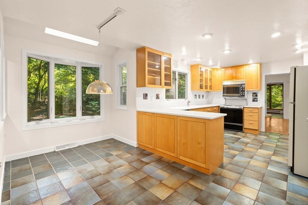 217 Summer Street Weston, MA 02493 - Photo 8 of 32