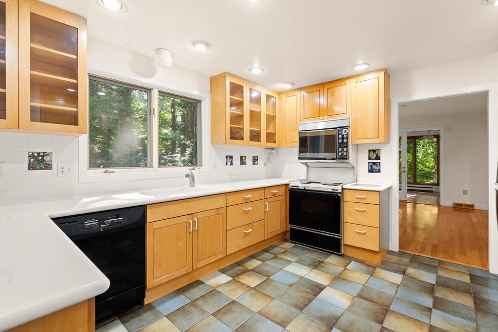 217 Summer Street Weston, MA 02493 - Photo 9 of 32