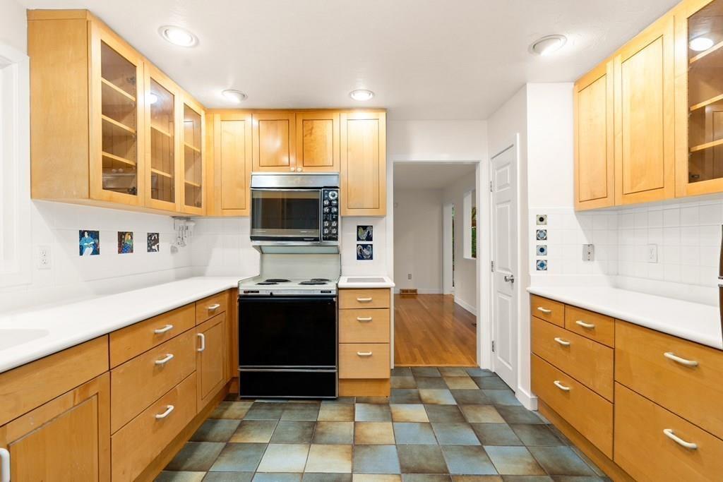 217 Summer Street Weston, MA 02493 - Photo 10 of 32