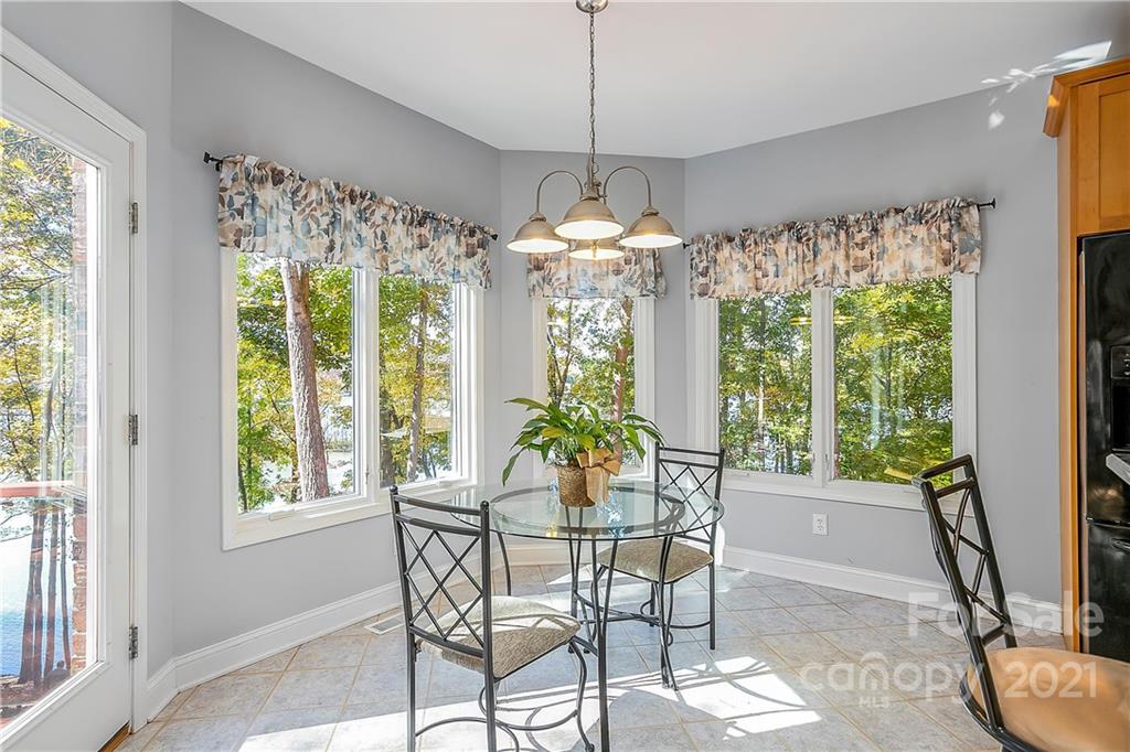 5628 Plantation Ridge Road Charlotte, NC 28214 - Photo 14 of 43 a dining room with furniture and window
