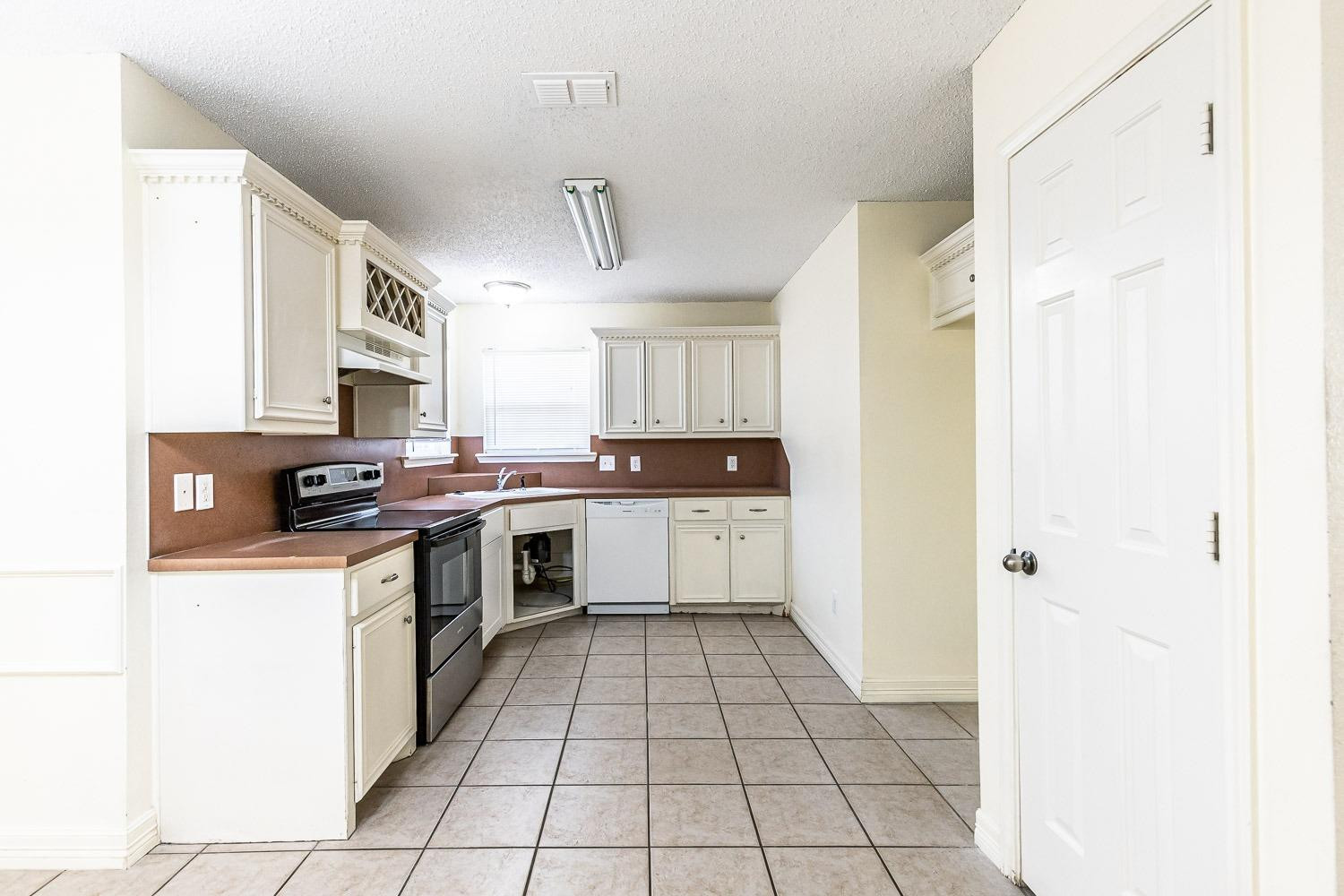 6903 8th Street Lubbock, TX 79416 - Photo 11 of 30 Kitchen