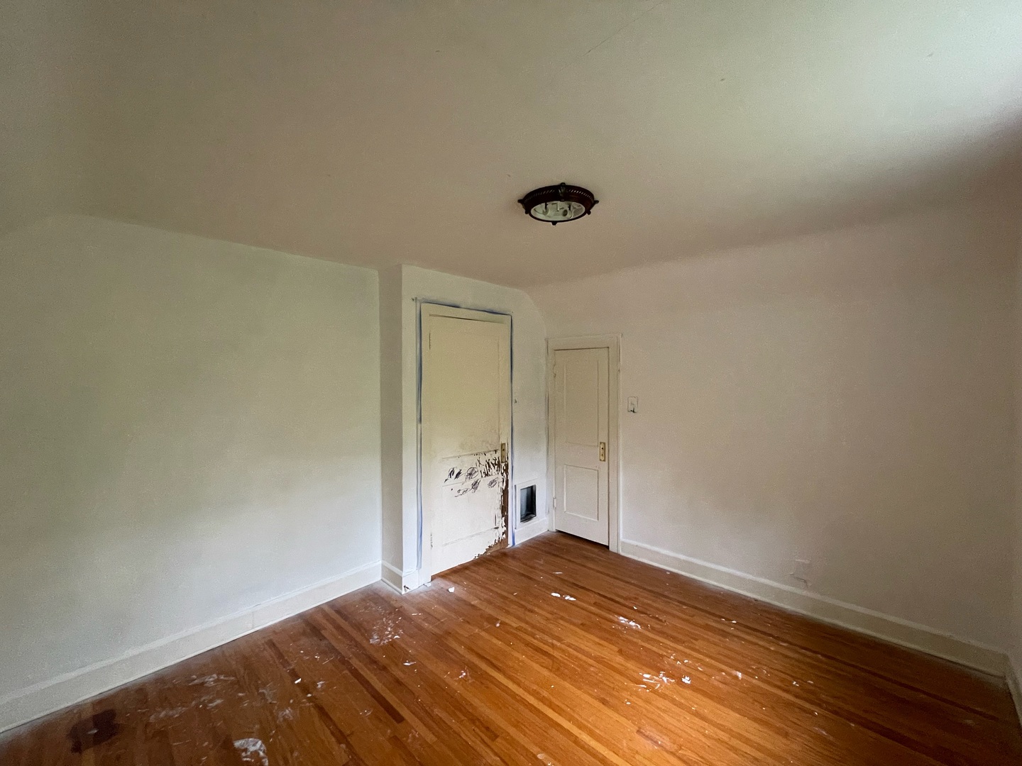 840 East Lincoln Street Hoopeston, IL 60942 - Photo 15 of 33 a view of empty room with wooden floor