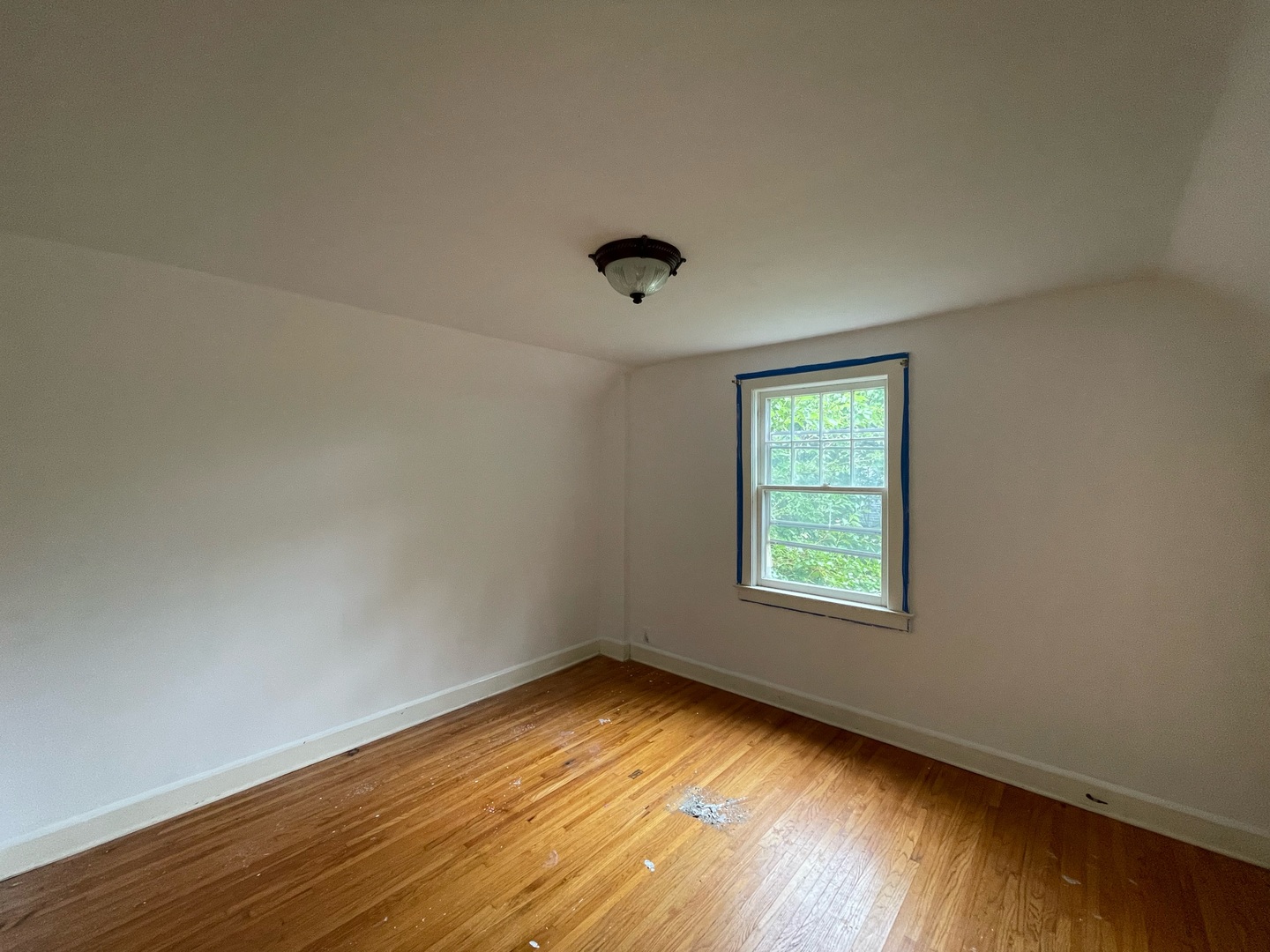 840 East Lincoln Street Hoopeston, IL 60942 - Photo 24 of 33 a view of an empty room with wooden floor and a window