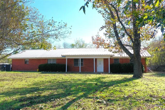 $225,000 | 812 North Tyus Street, Groesbeck, TX 76642