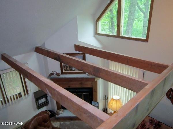 101 Perch Road Lackawaxen, PA 18435 - Photo 15 of 31 15 CATHEDRAL CEILINGS (600x450)